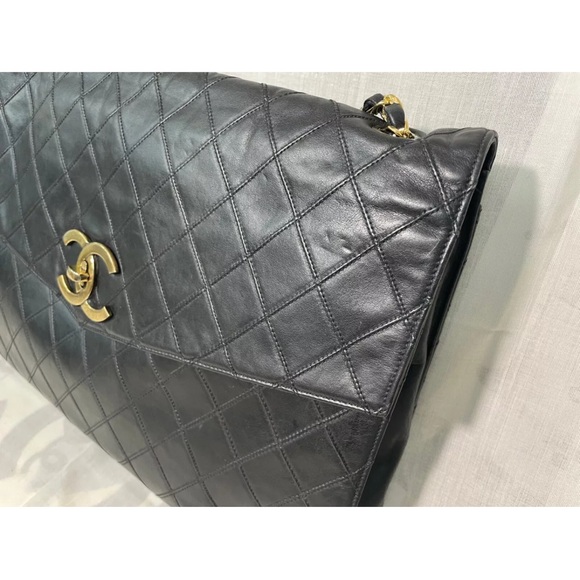 Authentic Chanel  black leather shoulder bag - Picture 2 of 15